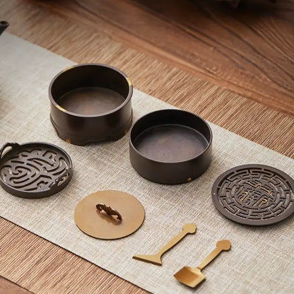 Brûleur en cuivre doré inspiré des temples zen

