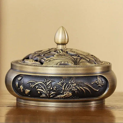 Brûleur d’encens en cuivre décoratif pour intérieur apaisant.
