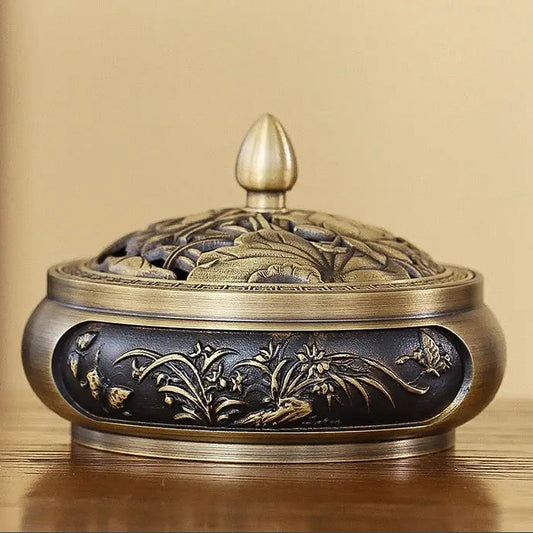 Brûleur d’encens en cuivre décoratif pour intérieur apaisant.