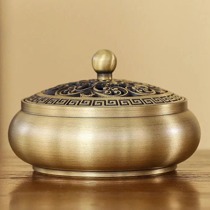 Brûleur d’encens en cuivre rétro pour rituels et méditation.