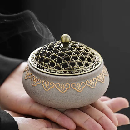 Brûleur d'encens en céramique, parfait pour une déco zen.
