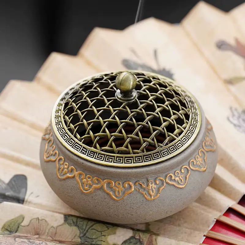 Brûleur d'encens avec effet cascade de fumée apaisant.