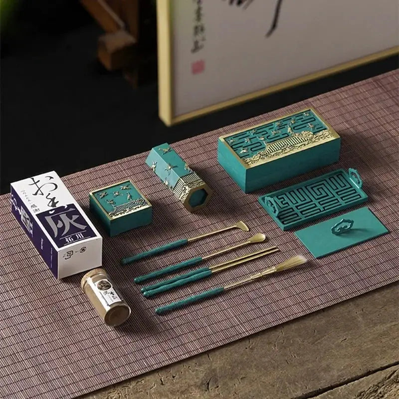 Coffret d’encens en cuivre bleu brûlé