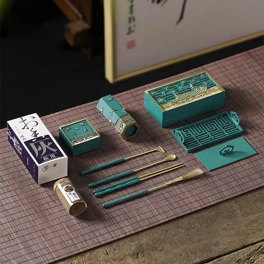Coffret d’encens en cuivre bleu brûlé