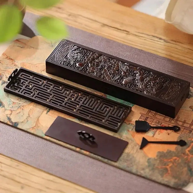  Coffret en cuivre sculpté pour encens en poudre