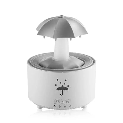 Diffuseur d'huile essentielle Pluie Relaxante utilisé avec lumière d’ambiance colorée.