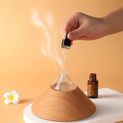 Diffuseur d’huiles essentielles Cône avec base en bois naturel et design élégant.