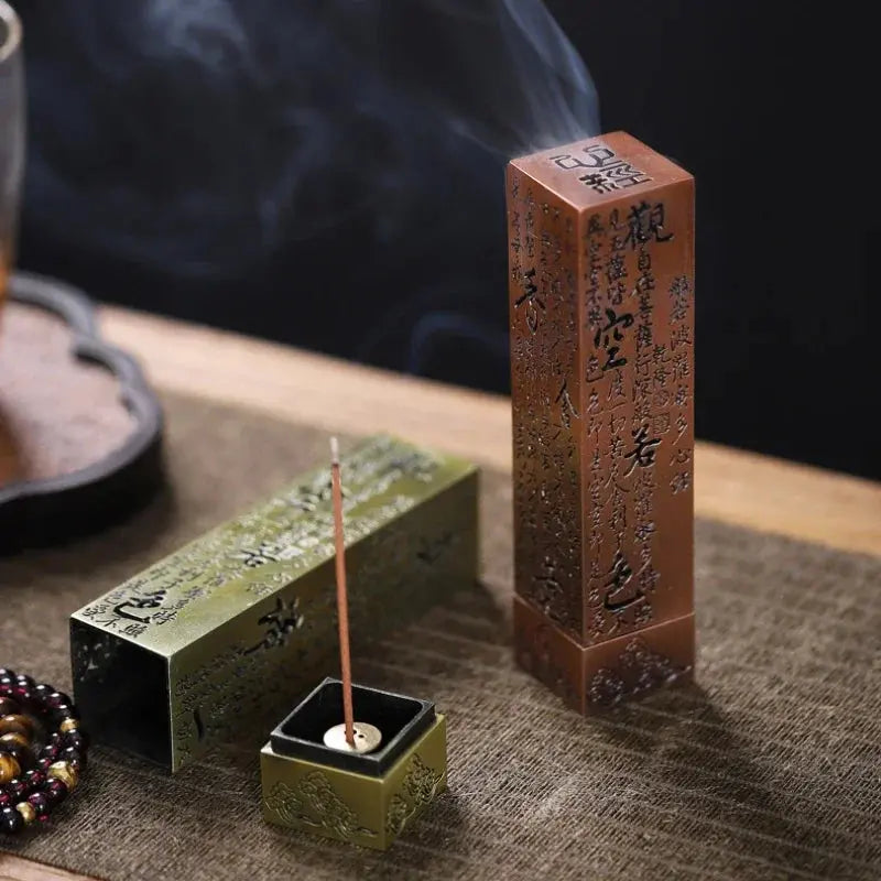 Encensoir en cuivre au design minimaliste, parfait pour un rituel zen