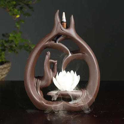 Fumée descendante effet cascade avec figure de Bouddha