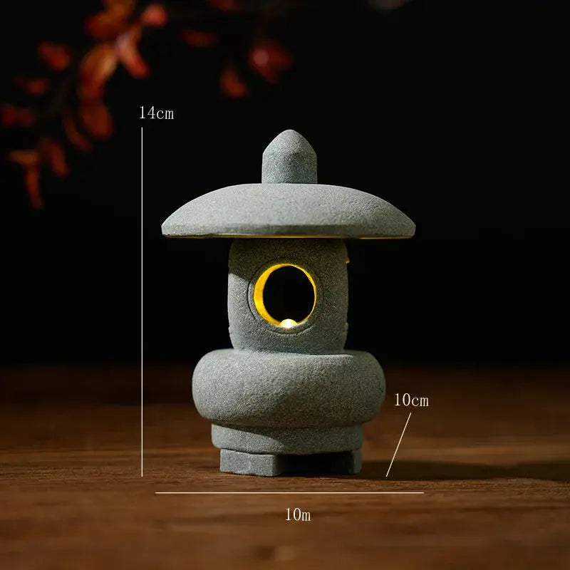 Lanterne pagode japonaise dans jardin zen, décoration contemplative style sanctuaire