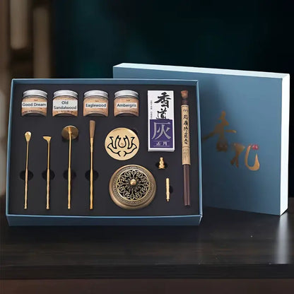 Ensemble premium avec accessoires et encens précieux.