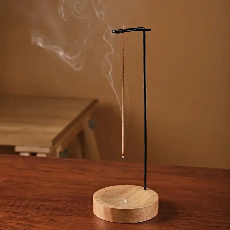  Porte-encens en bois inversé, parfait pour une décoration zen et relaxante.