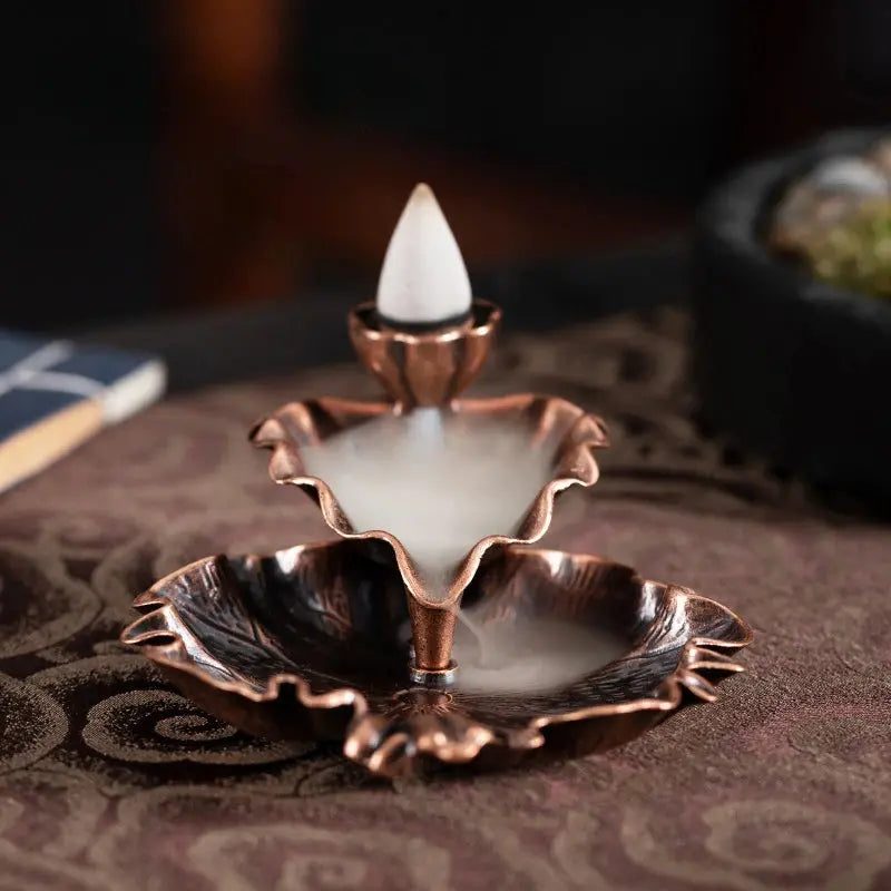 Porte-encens reflux au design raffiné, idéal pour la décoration intérieure