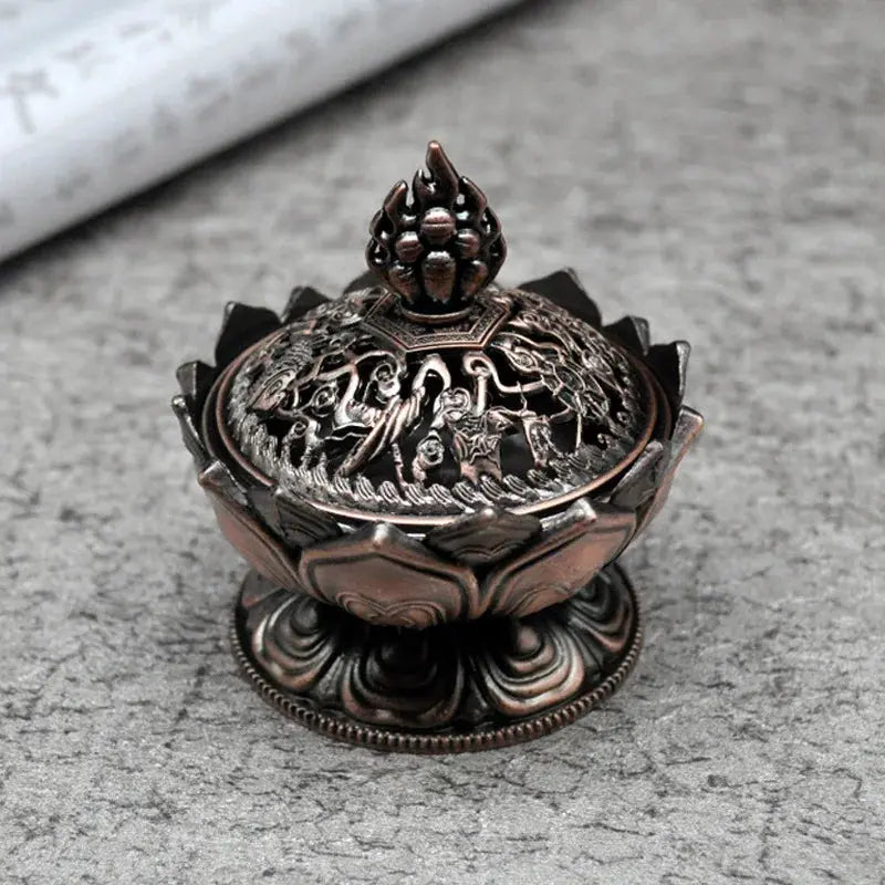 Porte-encens Lotus en laiton or, parfait pour ambiance apaisante.
