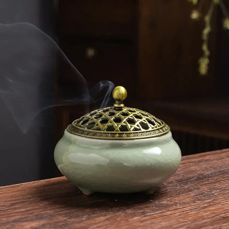Accessoire de méditation bouddhiste, diffuseur de senteurs pour un moment de sérénité.
