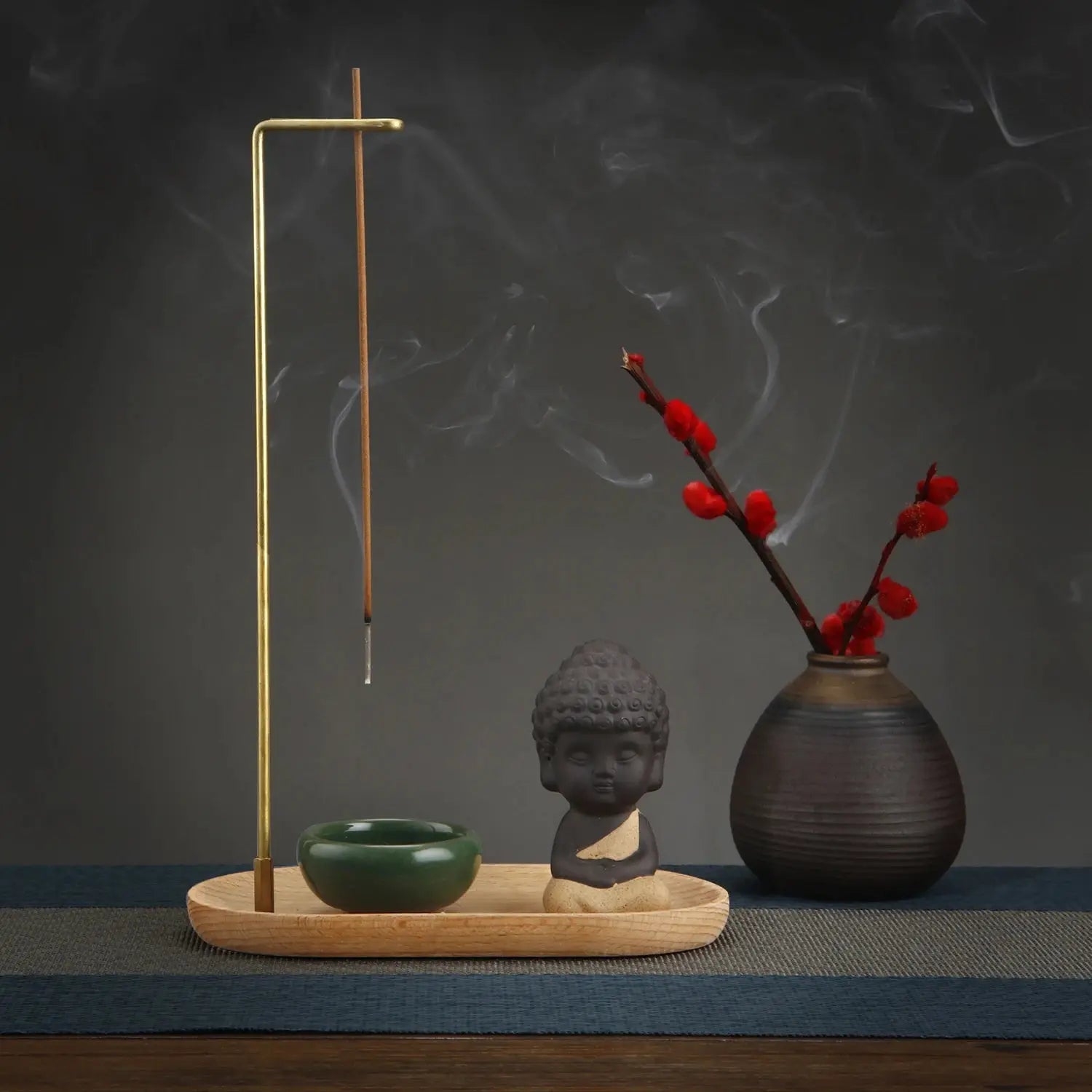 Porte-encens Moine Zen en céramique avec fumée cascade