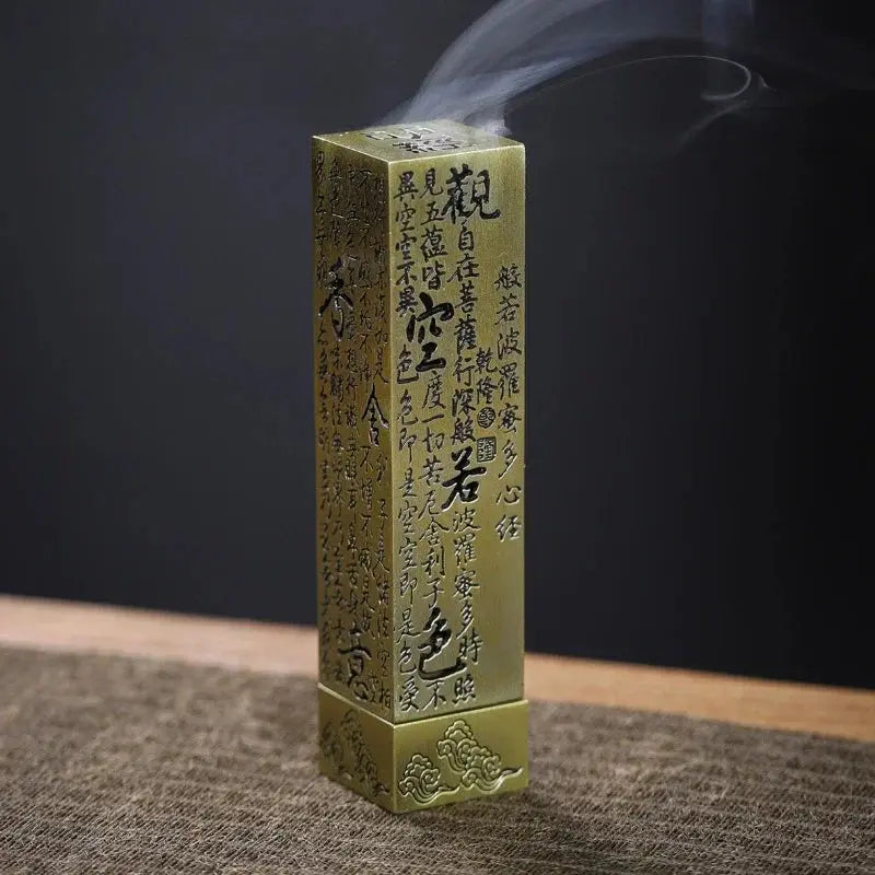 Porte-encens vertical en cuivre gravé du Sutra du Cœur, design raffiné