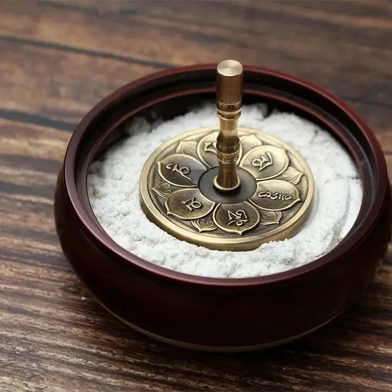  Accessoire rituel en cuivre pour encens.